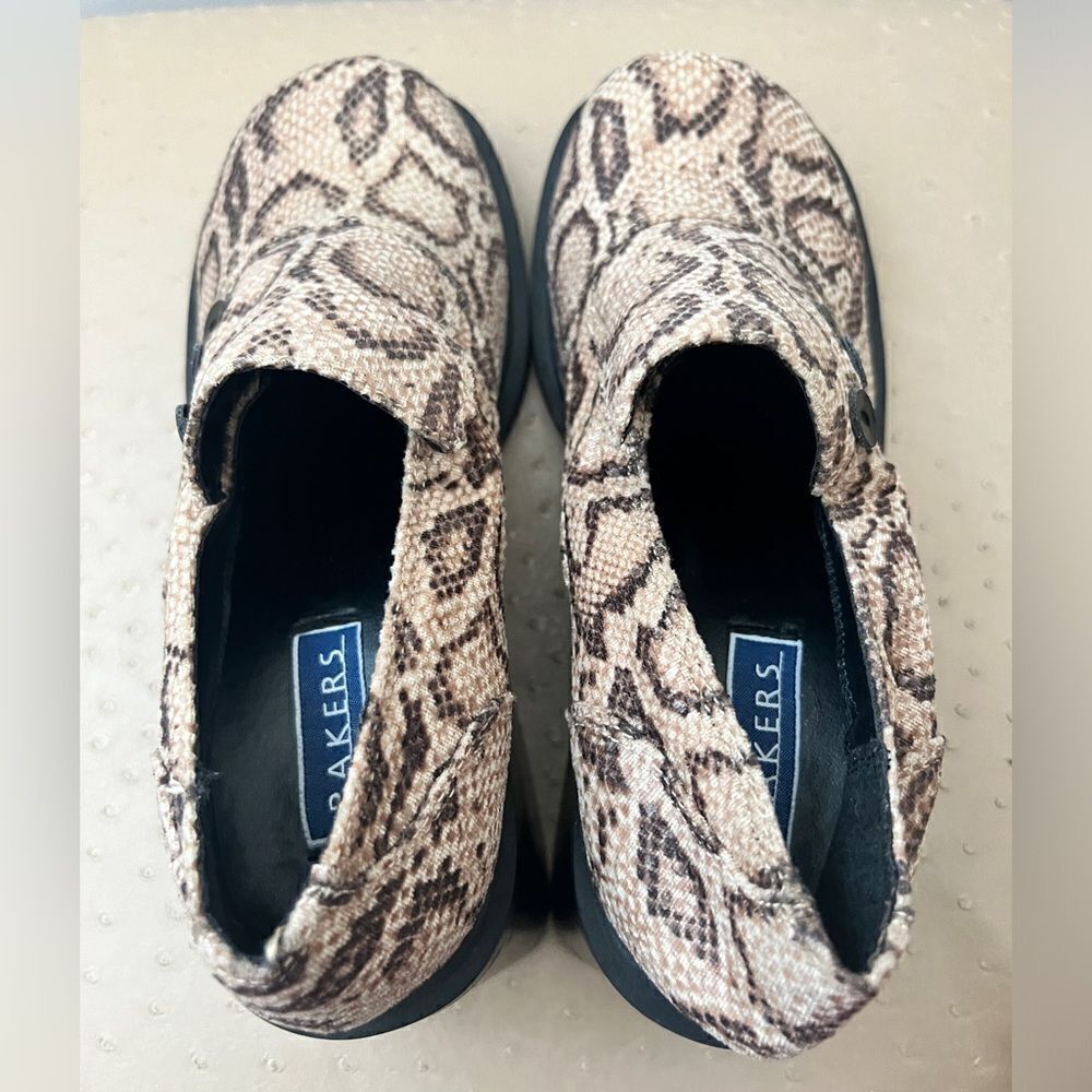 Bakers Pilgrim Animal Print Clogs - Picture 3 of 6